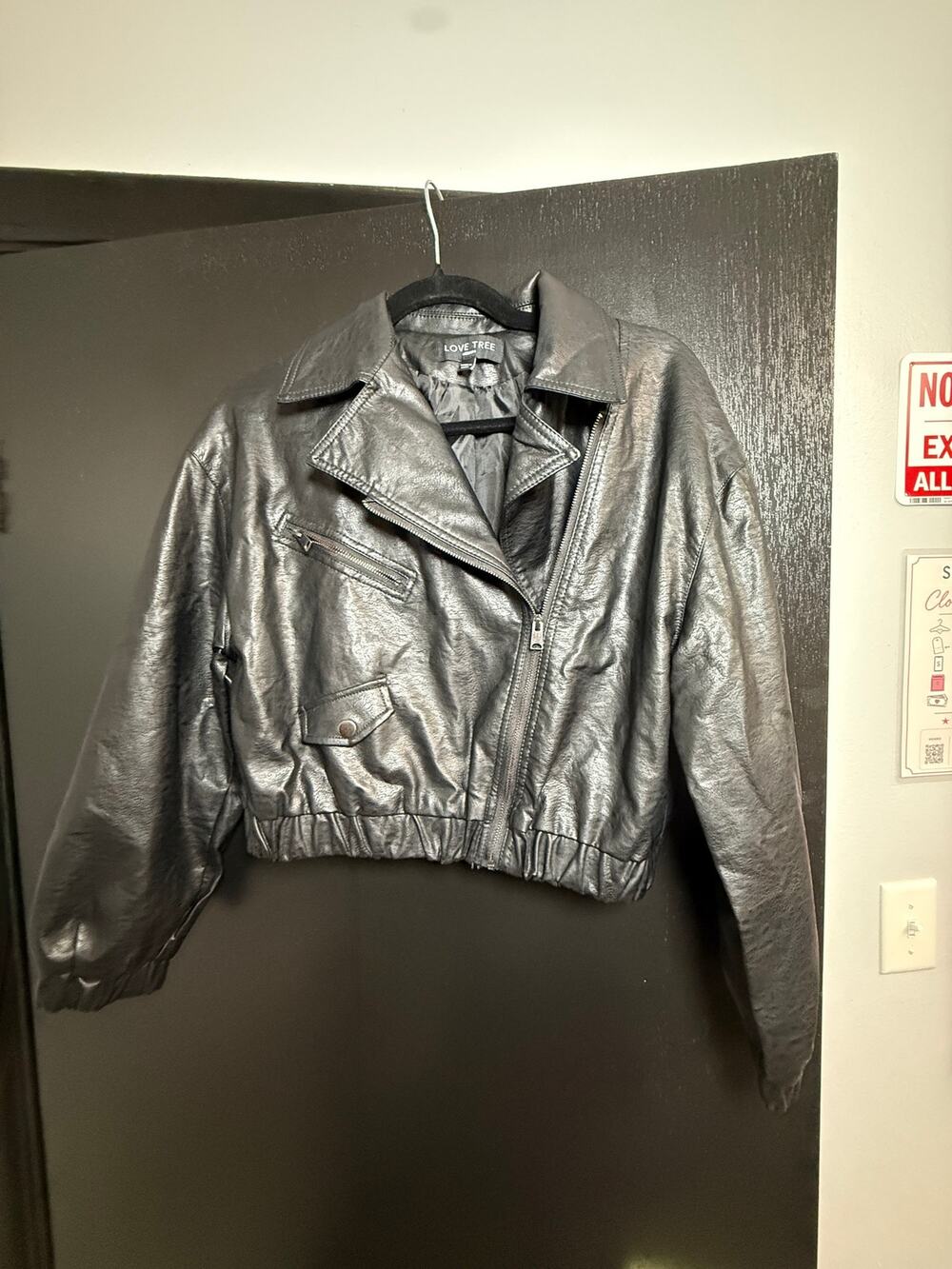 Love Tree Women’s Medium Black Faux Leather Cropped Moto Biker Jacket